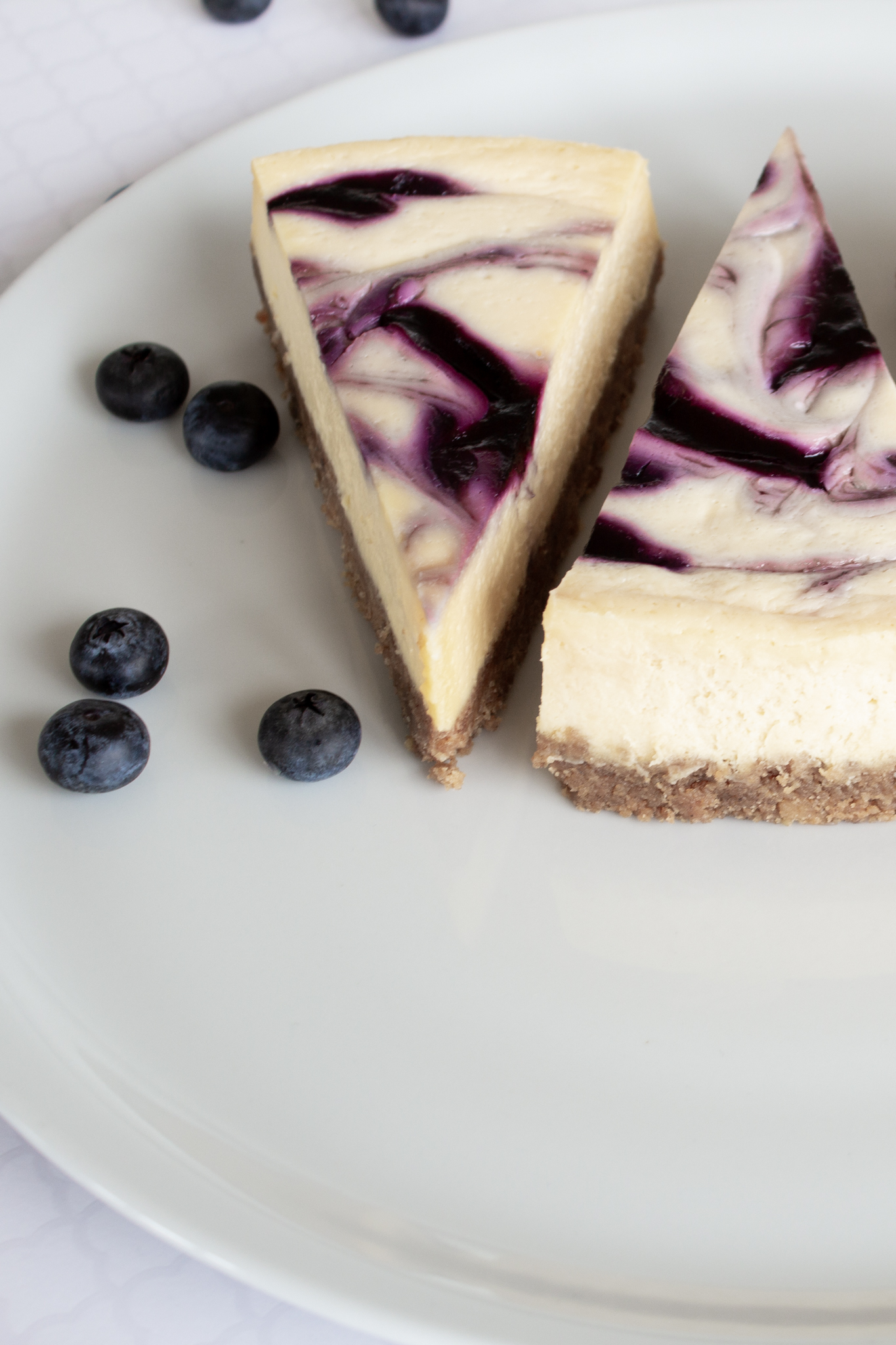 New York Cheesecake mit einem Swirl aus Blaubeeren 3 Stück