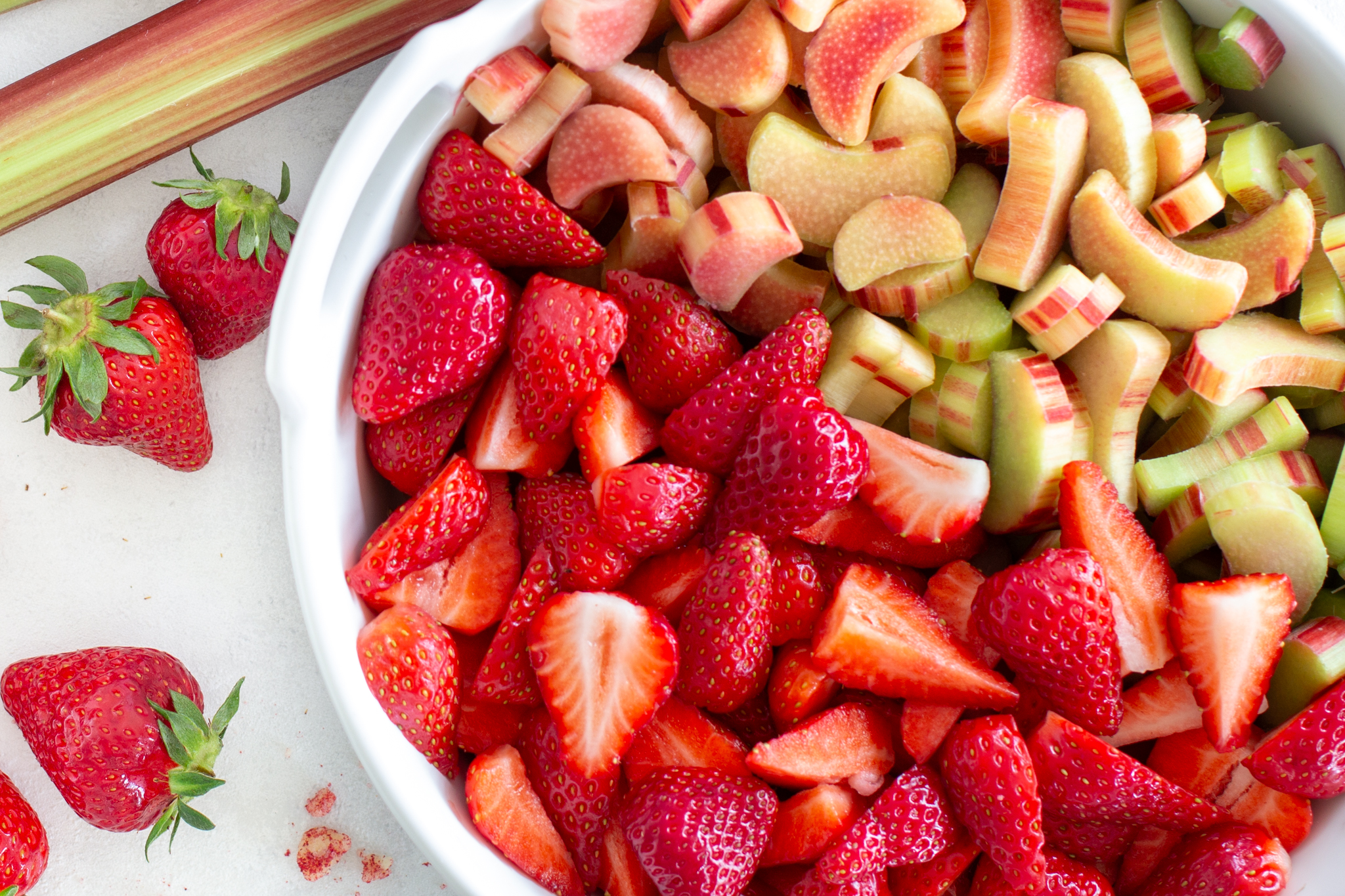 Rhabarber und Erdbeeren