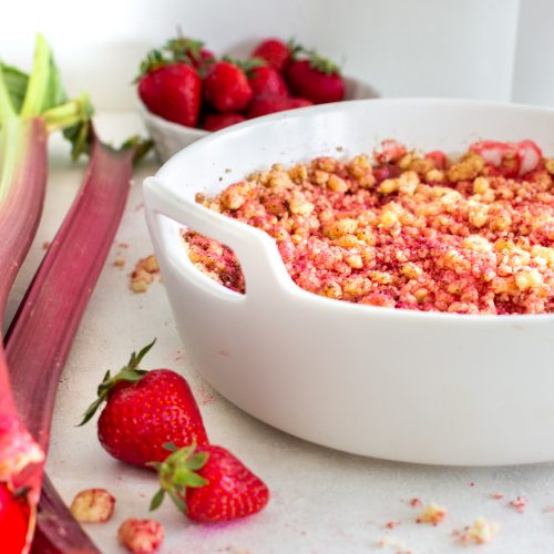 Pinker Rhabarber Erdbeer Crumble Pinker Rhabarber Erdbeer Crumble